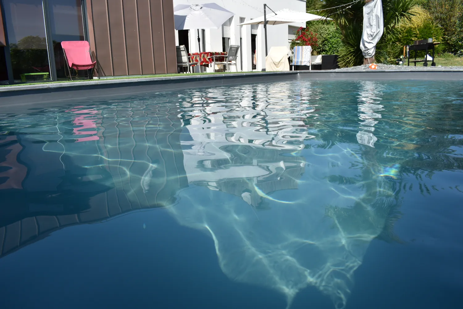 Piscine à débordement
