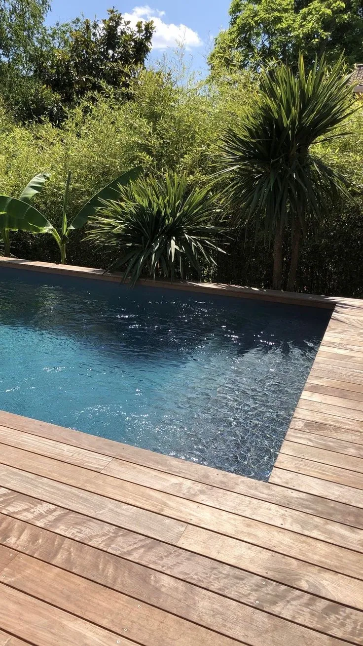 Terrasse bois autour piscine